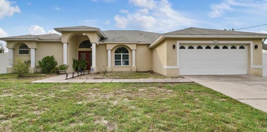 House in Spring Hill, Florida 4 bedrooms, 259.48 sq.m. № 1325133