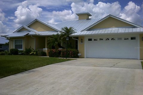 House in Okeechobee, Florida 3 bedrooms, 176.14 sq.m. № 716945 - photo 1
