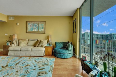 Condo in Hollywood, Florida, 2 bedrooms  № 1120007 - photo 29