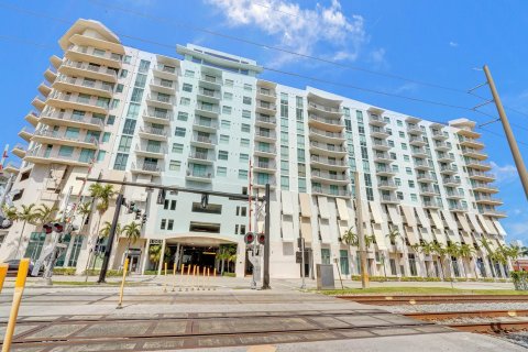 Condo in Hollywood, Florida, 2 bedrooms  № 1120007 - photo 9