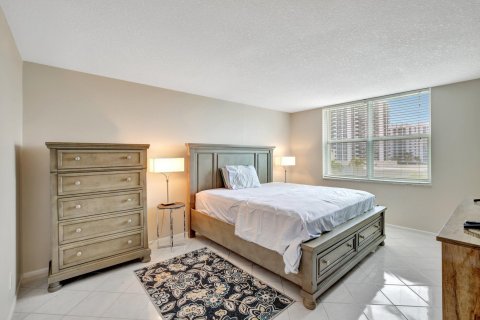 Condo in Fort Lauderdale, Florida, 2 bedrooms  № 1119959 - photo 12