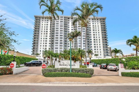 Condo in Fort Lauderdale, Florida, 2 bedrooms  № 1119959 - photo 2