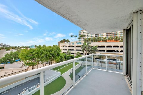 Condo in Fort Lauderdale, Florida, 2 bedrooms  № 1119959 - photo 29