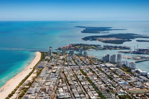 Apartamento en venta en Miami Beach, Florida, 3 dormitorios, 217 m2 № 386452 - foto 11