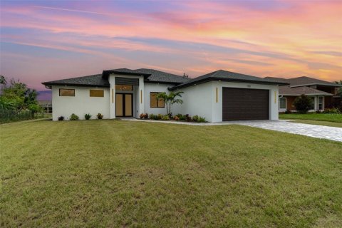 Casa en venta en Cape Coral, Florida, 4 dormitorios, 186.64 m2 № 1313487 - foto 1