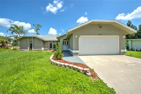 House in Port Charlotte, Florida 3 bedrooms, 152.36 sq.m. № 1340740 - photo 1