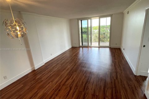 Condo in Plantation, Florida, 2 bedrooms  № 1310897 - photo 10