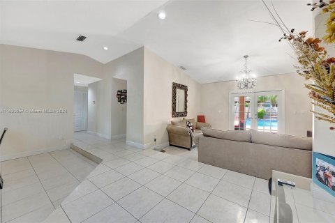 Villa ou maison à vendre à Miami, Floride: 5 chambres, 260.31 m2 № 1310798 - photo 8