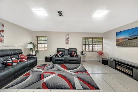 Villa ou maison à vendre à Miami, Floride: 5 chambres, 260.31 m2 № 1310798 - photo 18