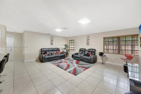 Casa en venta en Miami, Florida, 5 dormitorios, 260.31 m2 № 1310798 - foto 19