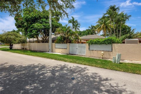 Villa ou maison à vendre à Miami, Floride: 5 chambres, 260.31 m2 № 1310798 - photo 6