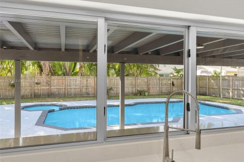 Villa ou maison à vendre à Cooper City, Floride: 6 chambres, 259.75 m2 № 908389 - photo 19