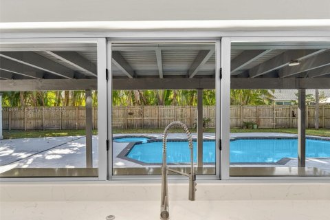 Villa ou maison à vendre à Cooper City, Floride: 6 chambres, 259.75 m2 № 908389 - photo 18