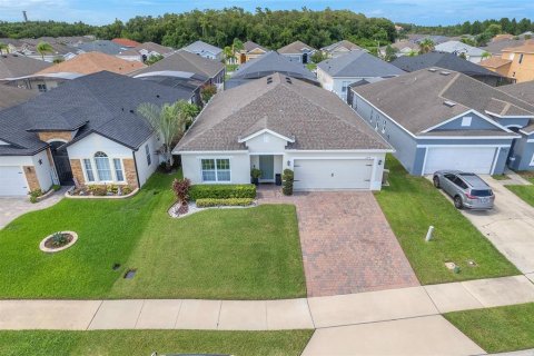 Villa ou maison à vendre à Kissimmee, Floride: 4 chambres, 184.6 m2 № 1318621 - photo 4