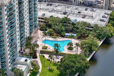 Condo in Sunny Isles Beach, Florida, 1 bedroom  № 1348965 - photo 7