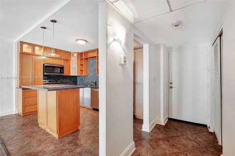 Condo in Sunny Isles Beach, Florida, 1 bedroom  № 1348965 - photo 14