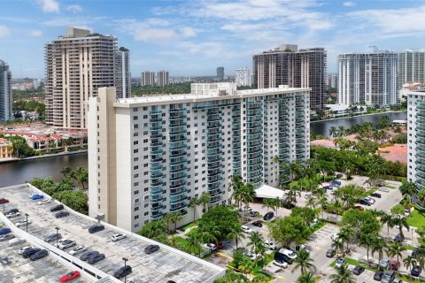 Condo in Sunny Isles Beach, Florida, 1 bedroom  № 1348965 - photo 9