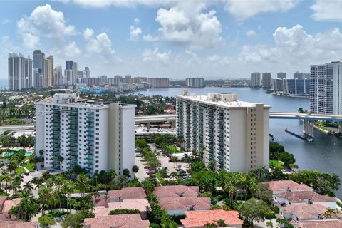 Copropriété à louer à Sunny Isles Beach, Floride: 1 chambre, 92.9 m2 № 1348965 - photo 3