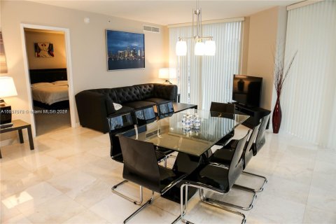 Condo in Sunny Isles Beach, Florida, 3 bedrooms  № 1348798 - photo 1