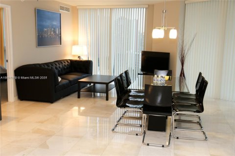 Condo in Sunny Isles Beach, Florida, 3 bedrooms  № 1348798 - photo 2