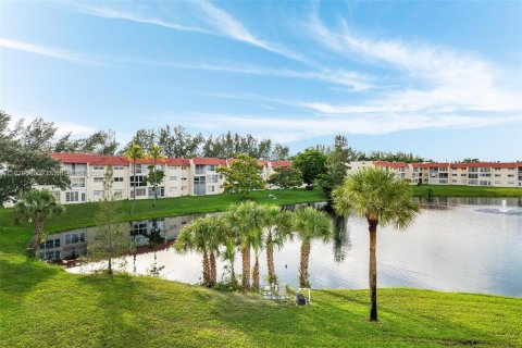 Copropriété à vendre à Sunrise, Floride: 2 chambres, 78.97 m2 № 1310824 - photo 18