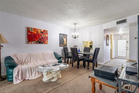 Condo in Sunrise, Florida, 2 bedrooms  № 1310824 - photo 16