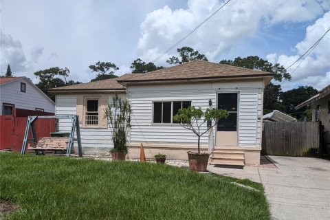 House in Tampa, Florida 3 bedrooms, 120.77 sq.m. № 1356604 - photo 1