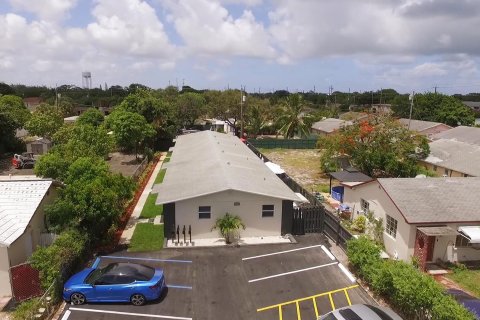 Propiedad comercial en venta en Lake Worth, Florida, 301.75 m2 № 1224685 - foto 20