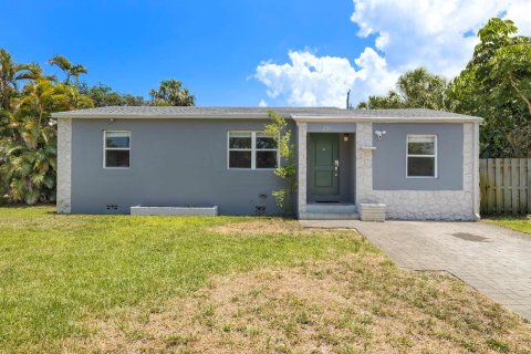 Villa ou maison à vendre à West Palm Beach, Floride: 4 chambres, 127.74 m2 № 1224688 - photo 1