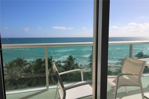 Condominio en venta en Hollywood, Florida, 2 dormitorios, 108.97 m2 № 1271605 - foto 2