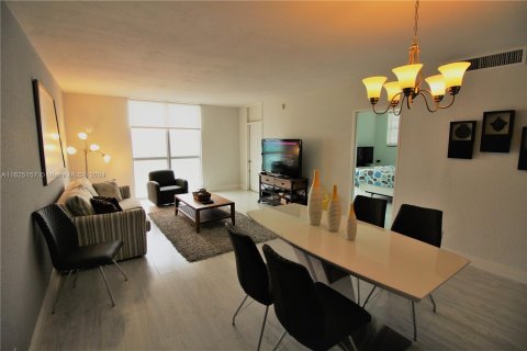 Condominio en venta en Hollywood, Florida, 2 dormitorios, 108.97 m2 № 1271605 - foto 18