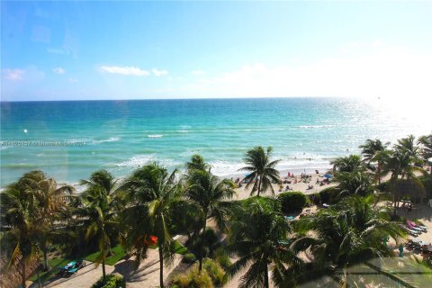 Condominio en venta en Hollywood, Florida, 2 dormitorios, 108.97 m2 № 1271605 - foto 5