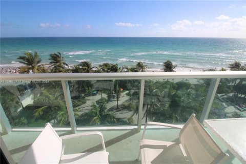 Copropriété à vendre à Hollywood, Floride: 2 chambres, 108.97 m2 № 1271605 - photo 4