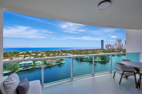 Condominio en venta en Aventura, Florida, 2 dormitorios, 276.85 m2 № 1333140 - foto 3