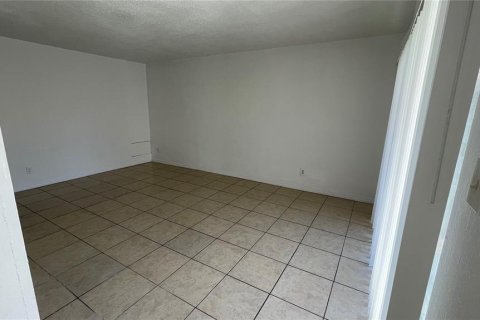 Condo in Tampa, Florida, 1 bedroom  № 1413308 - photo 8