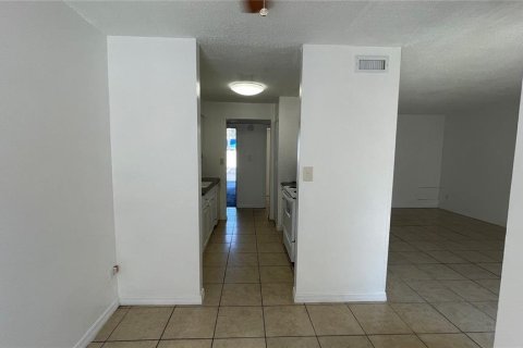 Condo in Tampa, Florida, 1 bedroom  № 1413308 - photo 7