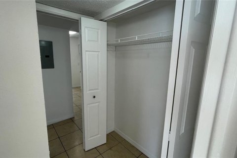 Condo in Tampa, Florida, 1 bedroom  № 1413308 - photo 14