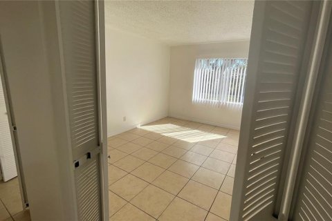 Condo in Tampa, Florida, 1 bedroom  № 1413308 - photo 25