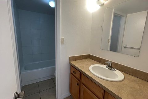 Condo in Tampa, Florida, 1 bedroom  № 1413308 - photo 16