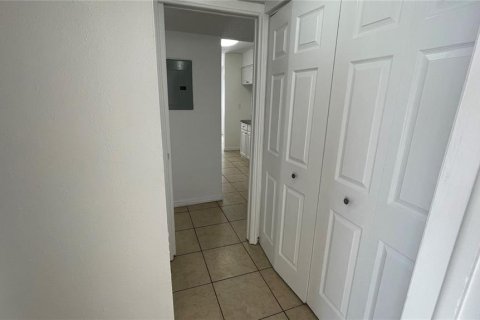 Condo in Tampa, Florida, 1 bedroom  № 1413308 - photo 15