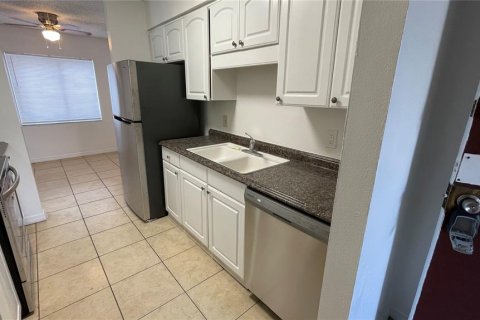 Condo in Tampa, Florida, 1 bedroom  № 1413308 - photo 3