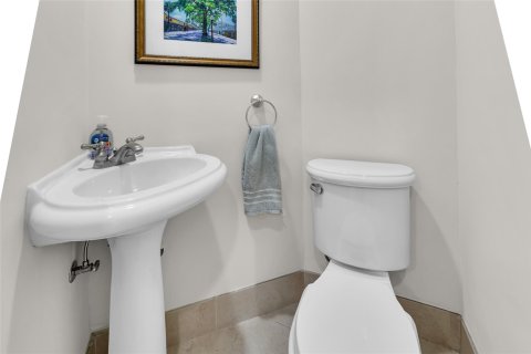 House in Fort Lauderdale, Florida 3 bedrooms № 1183639 - photo 9