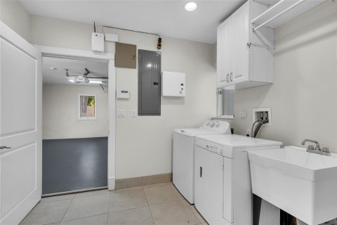 Casa en venta en Fort Lauderdale, Florida, 3 dormitorios № 1183639 - foto 12