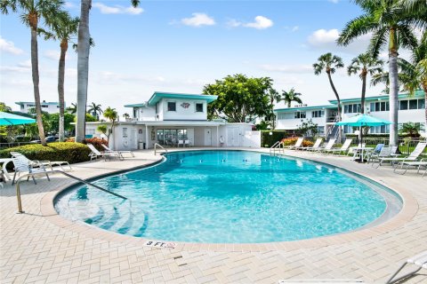 Condo in Fort Lauderdale, Florida, 2 bedrooms  № 1183640 - photo 24