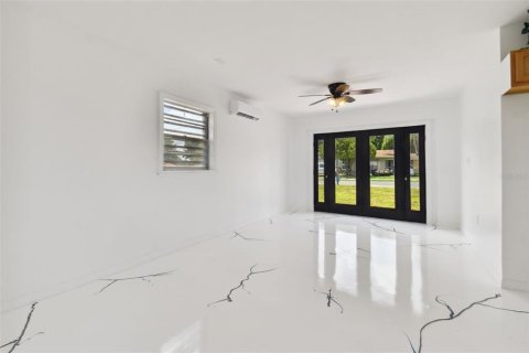 Immobilier commercial à vendre à Zephyrhills, Floride: 92.9 m2 № 1250469 - photo 6