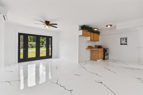 Propiedad comercial en venta en Zephyrhills, Florida, 92.9 m2 № 1250469 - foto 5