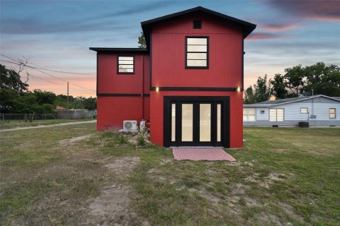 Immobilier commercial à vendre à Zephyrhills, Floride: 92.9 m2 № 1250469 - photo 1