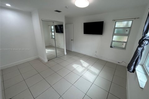 Casa en venta en Fort Lauderdale, Florida, 5 dormitorios, 148.64 m2 № 1015958 - foto 14