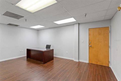 Propiedad comercial en alquiler en Orlando, Florida, 57.97 m2 № 725525 - foto 18