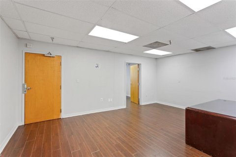 Propiedad comercial en alquiler en Orlando, Florida, 57.97 m2 № 725525 - foto 17